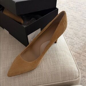Banana republic Tan Suede Pumps